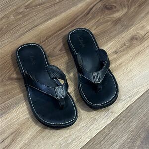 Clarks women’s Black Leather Thong Sandals flip flops size 9